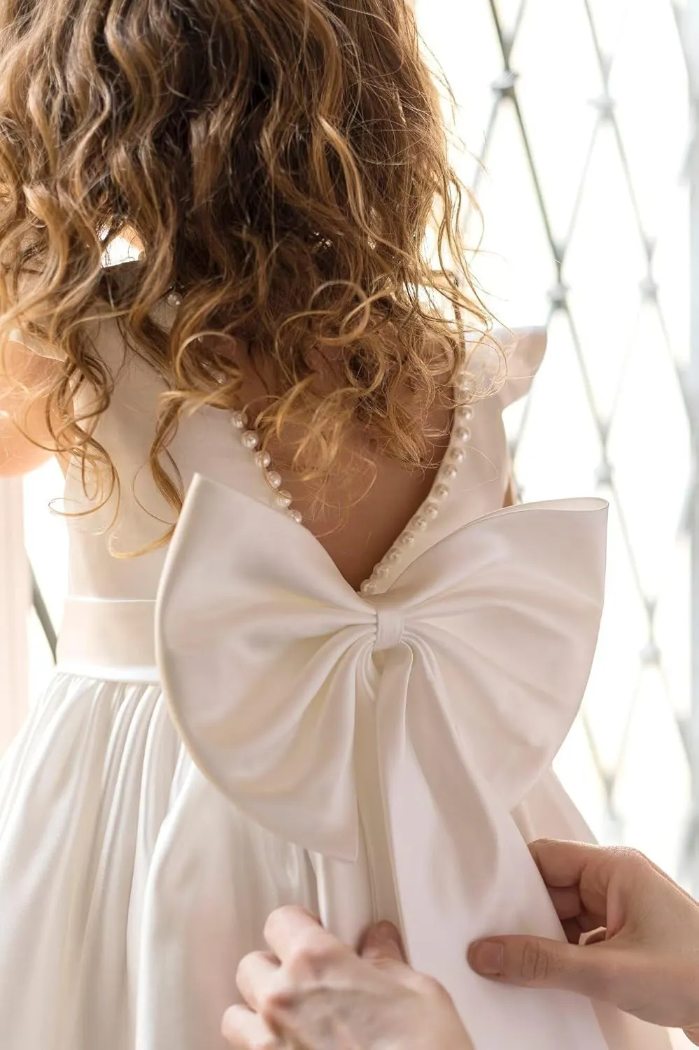 V-Back Satin Flower Girl Dress Girls Pretty Pageant for Wedding Guest First Communion Gown with Bowknot